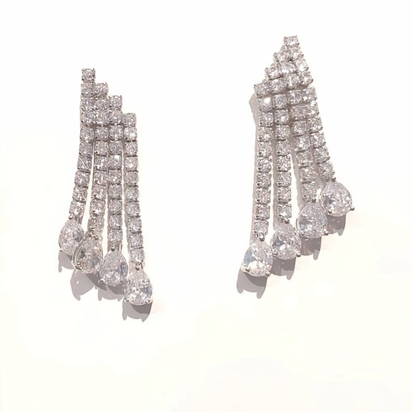 Jewelry - Silver Water Droplet Earrings